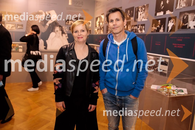  Vesna  Slapar, igralka;  Aljoša Ternovšek, igralecMonologi s kavča, premiera in odprtje razstave Dogodek je tu, dogodek imate v mestu!