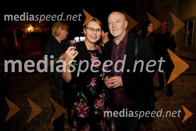  Darja Reichman, igralka;  ... Monologi s kavča, premiera in odprtje razstave Dogodek je tu, dogodek imate v mestu!