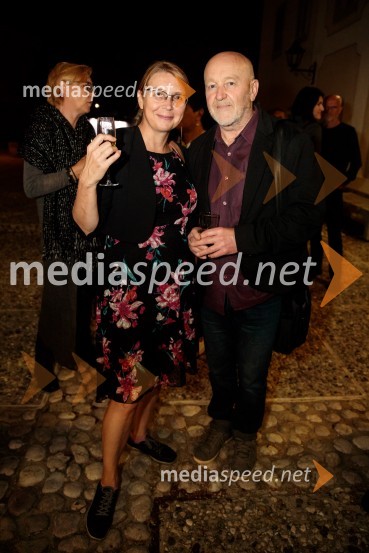  Darja Reichman, igralka;  ... Monologi s kavča, premiera in odprtje razstave Dogodek je tu, dogodek imate v mestu!