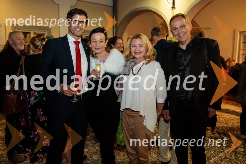  Matjaž Rakovec, župan Mestne občine Kranj;  ... ;  Vesna  Jevnikar, igralka;  ... Monologi s kavča, premiera in odprtje razstave Dogodek je tu, dogodek imate v mestu!