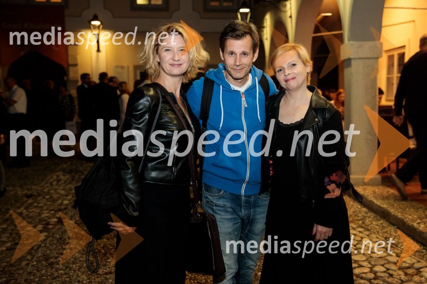  Vesna Pernarčič, igralka;  Aljoša Ternovšek, igralec;  Vesna  Slapar, igralkaMonologi s kavča, premiera in odprtje razstave Dogodek je tu, dogodek imate v mestu!