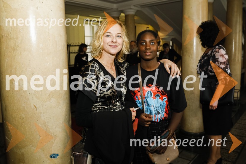  Barbara Cerar, igralka;  Sherita Cerar HledePaloma, premiera predstave v SMG Ljubljana