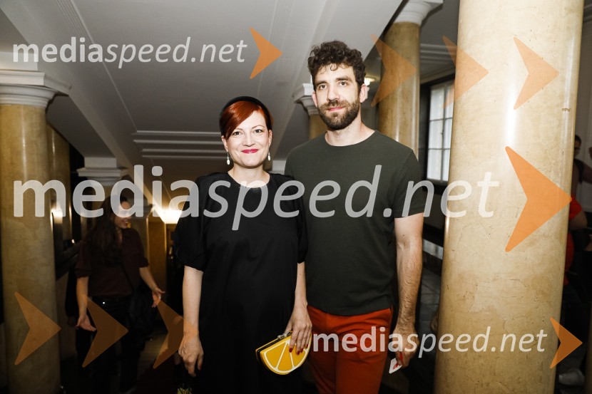  Asta Vrečko, kritičarka. recenzentka, kuratorka in pedagoginja;  ... Paloma, premiera predstave v SMG Ljubljana