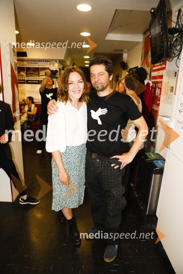  Tamara Avguštin, igralka;  Liam Hlede, inspicinet in kitaristPaloma, premiera predstave v SMG Ljubljana