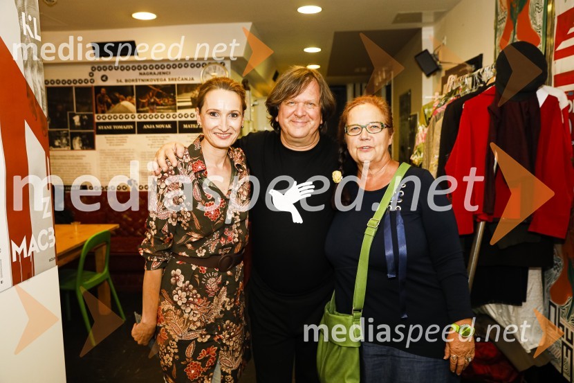  Helena Grahek, vodja marketinga in odnosi z javnostmi, Slovensko mladinsko gledališče;  Dare Kragelj, Slovensko mladinsko gledališče;  Metka Damjan, lektoricaPaloma, premiera predstave v SMG Ljubljana