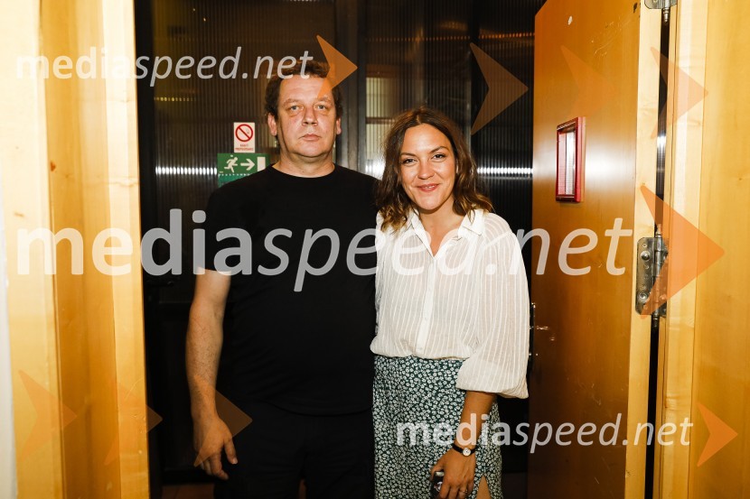  Marjan  Sajovic, tonski tehnik SMG;  Tamara Avguštin, igralkaPaloma, premiera predstave v SMG Ljubljana