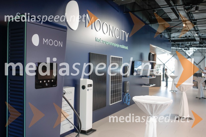 Otvoritev prvega centra mobilnosti Volkswagen in predstavitev novega VW T-Roc Cabrioleta