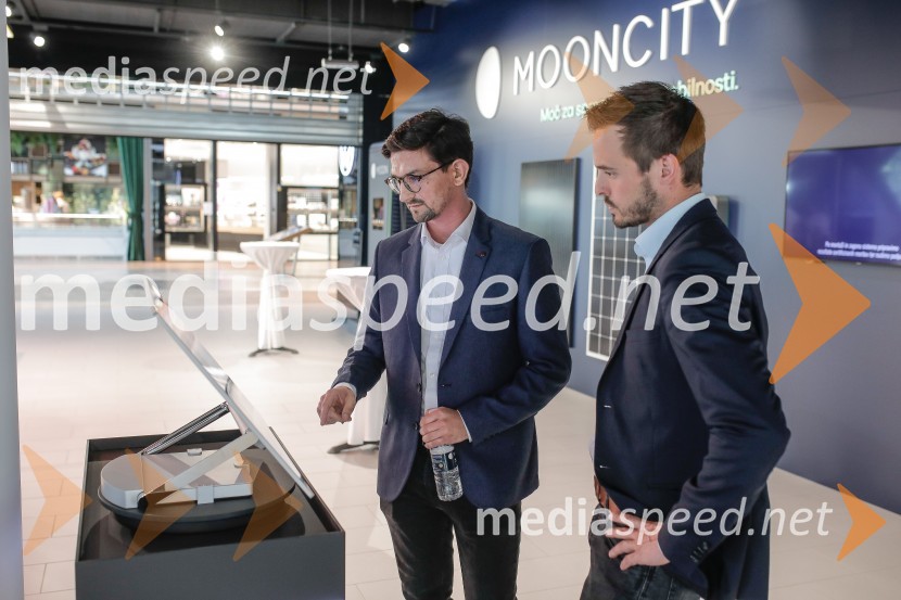 Otvoritev prvega centra mobilnosti Volkswagen in predstavitev novega VW T-Roc Cabrioleta