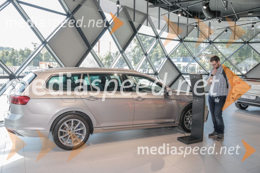 Otvoritev prvega centra mobilnosti Volkswagen in predstavitev novega VW T-Roc Cabrioleta