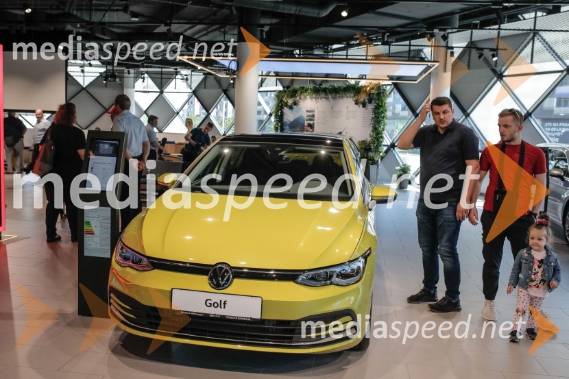 Otvoritev prvega centra mobilnosti Volkswagen in predstavitev novega VW T-Roc Cabrioleta