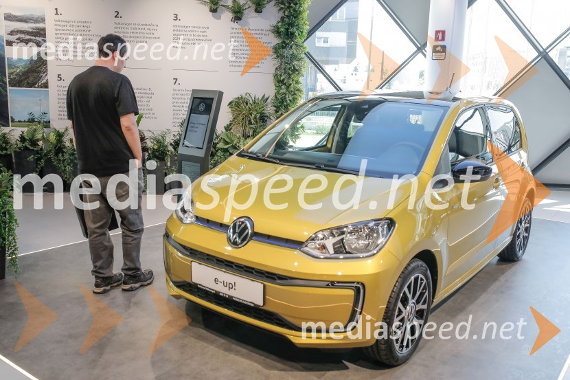 Otvoritev prvega centra mobilnosti Volkswagen in predstavitev novega VW T-Roc Cabrioleta