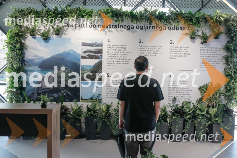 Otvoritev prvega centra mobilnosti Volkswagen in predstavitev novega VW T-Roc Cabrioleta