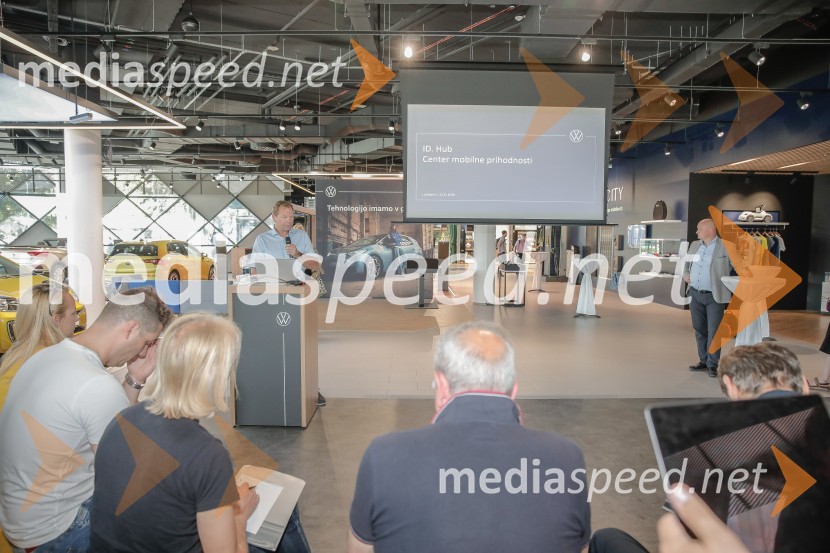 Otvoritev prvega centra mobilnosti Volkswagen in predstavitev novega VW T-Roc Cabrioleta