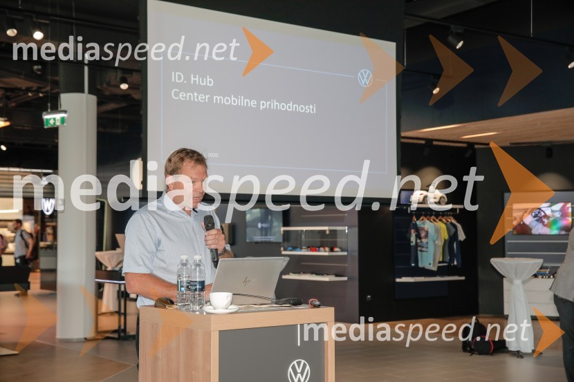 Otvoritev prvega centra mobilnosti Volkswagen in predstavitev novega VW T-Roc Cabrioleta