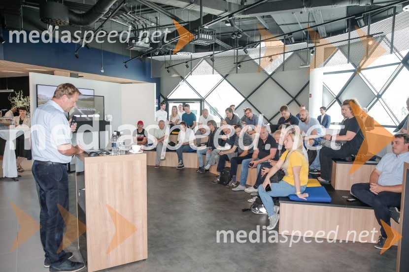 Otvoritev prvega centra mobilnosti Volkswagen in predstavitev novega VW T-Roc Cabrioleta