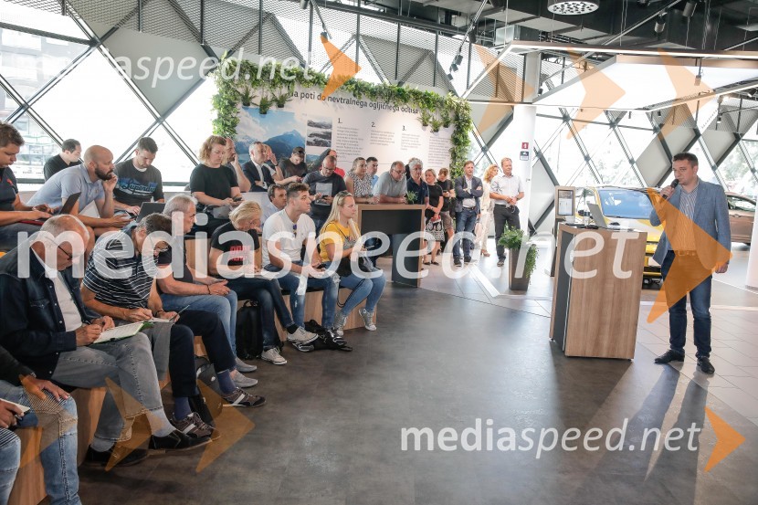 Otvoritev prvega centra mobilnosti Volkswagen in predstavitev novega VW T-Roc Cabrioleta