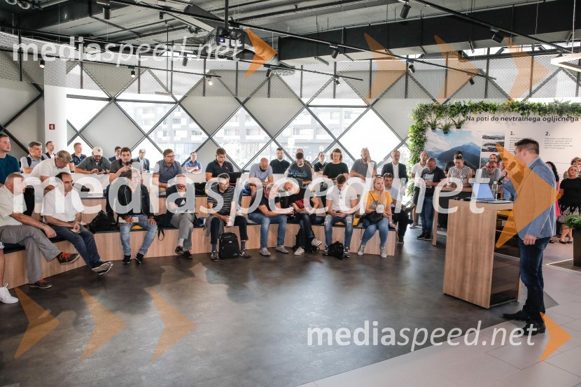 Otvoritev prvega centra mobilnosti Volkswagen in predstavitev novega VW T-Roc Cabrioleta