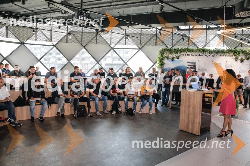 Otvoritev prvega centra mobilnosti Volkswagen in predstavitev novega VW T-Roc Cabrioleta