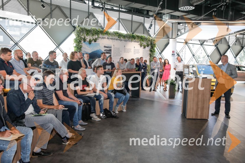 Otvoritev prvega centra mobilnosti Volkswagen in predstavitev novega VW T-Roc Cabrioleta