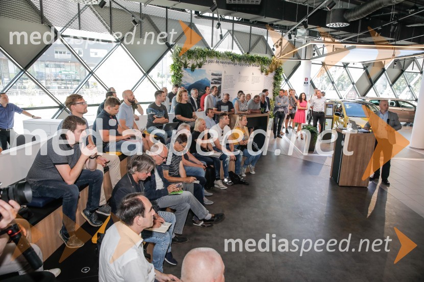 Otvoritev prvega centra mobilnosti Volkswagen in predstavitev novega VW T-Roc Cabrioleta