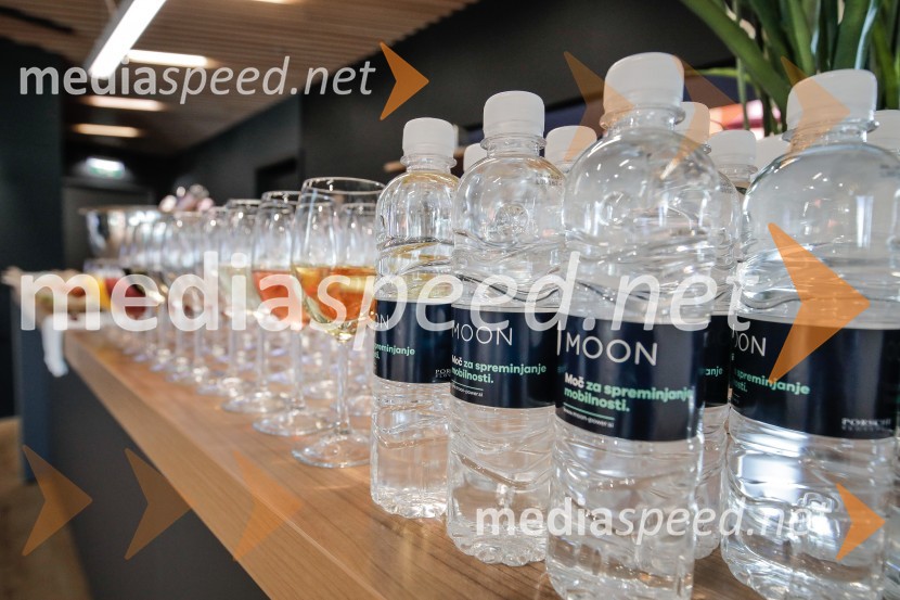 Otvoritev prvega centra mobilnosti Volkswagen in predstavitev novega VW T-Roc Cabrioleta