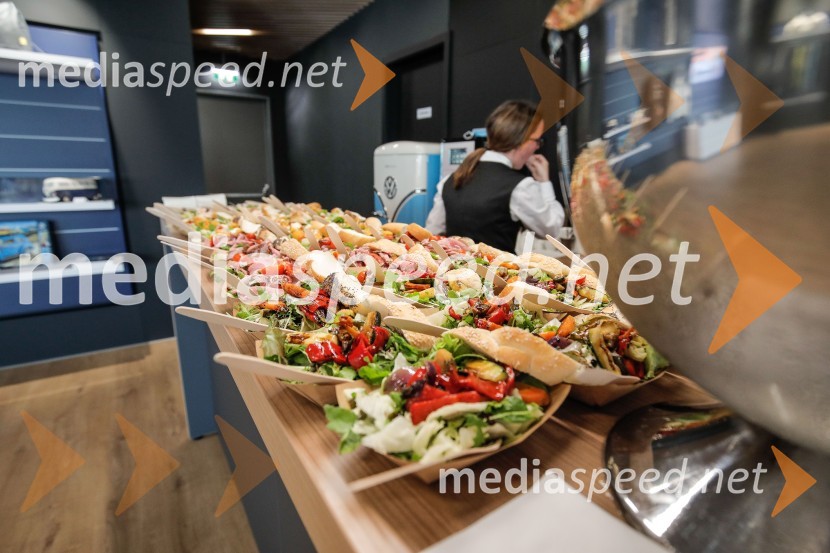 Otvoritev prvega centra mobilnosti Volkswagen in predstavitev novega VW T-Roc Cabrioleta