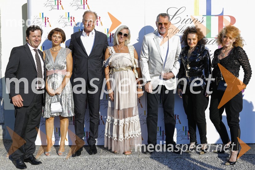  Blaž Rotar, Rotar art, d.o.o.; dr. Nataša Bedernjak Bajuk, dr. med.;  Janez  Škrabec, direktor Riko d.o.o., predsednik Slovensko-ruskega poslovnega sveta, častni konzul Belorusije;  Mojca  Javh, članica, Lions klub Ljubljana Iliria;  Samo Ivančič, Lions Klub Ljubljana;  Marta Petkovič;  Gabi PetkovičLions klub Ljubljana Iliria praznuje 20. obletnico delovanja