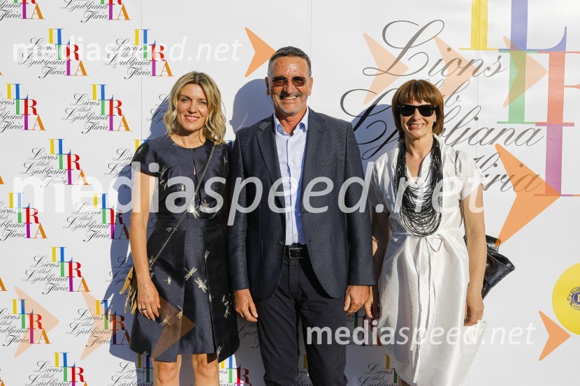  Barbara Uranjek, direktorica, Britansko-slovenska gospodarska zbornica;  Jože Vidrih, Lions klub Ljubljana Iliria;  Maja Vidergar, vodja marketinških projektov, Cankarjev domLions klub Ljubljana Iliria praznuje 20. obletnico delovanja