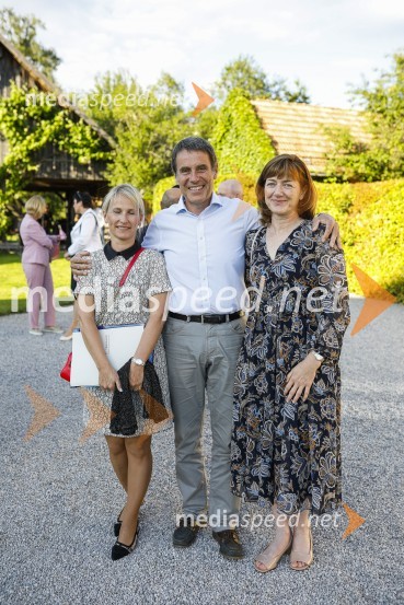  Špela  Mlakar;  ... ;  ... Lions klub Ljubljana Iliria praznuje 20. obletnico delovanja