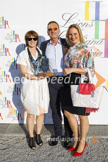  Maja Vidergar, vodja marketinških projektov, Cankarjev dom;  Jože Vidrih, Lions klub Ljubljana Iliria;  Alja Viryent, tekmovalka MasterChef Slovenija 2018Lions klub Ljubljana Iliria praznuje 20. obletnico delovanja