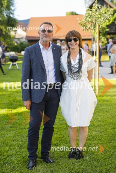  Jože Vidrih, Lions klub Ljubljana Iliria;  Maja Vidergar, vodja marketinških projektov, Cankarjev domLions klub Ljubljana Iliria praznuje 20. obletnico delovanja