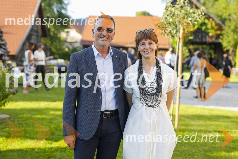  Jože Vidrih, Lions klub Ljubljana Iliria;  Maja Vidergar, vodja marketinških projektov, Cankarjev domLions klub Ljubljana Iliria praznuje 20. obletnico delovanja