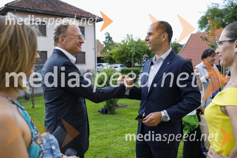  Janez  Škrabec, direktor Riko d.o.o., predsednik Slovensko-ruskega poslovnega sveta, častni konzul Belorusije;  Marko  Mlakar, direktor in partner, Amrop AdriaLions klub Ljubljana Iliria praznuje 20. obletnico delovanja