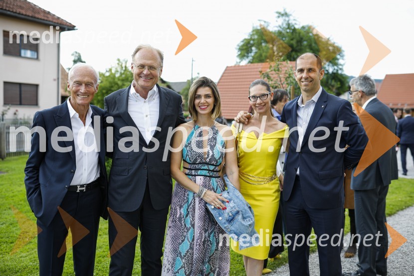  Janez  Pergar, prokurist NP Consulting;  Janez  Škrabec, direktor Riko d.o.o., predsednik Slovensko-ruskega poslovnega sveta, častni konzul Belorusije;  ... ;  Katja Mlakar, agencija AVI;  Marko  Mlakar, direktor in partner, Amrop AdriaLions klub Ljubljana Iliria praznuje 20. obletnico delovanja