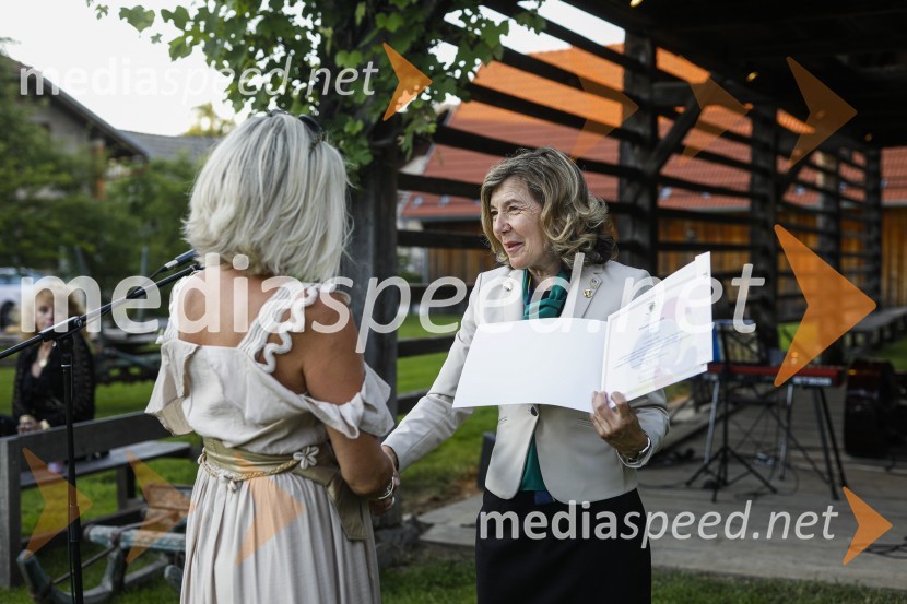  Mojca  Javh, članica, Lions klub Ljubljana Iliria;  Nadja PahorLions klub Ljubljana Iliria praznuje 20. obletnico delovanja