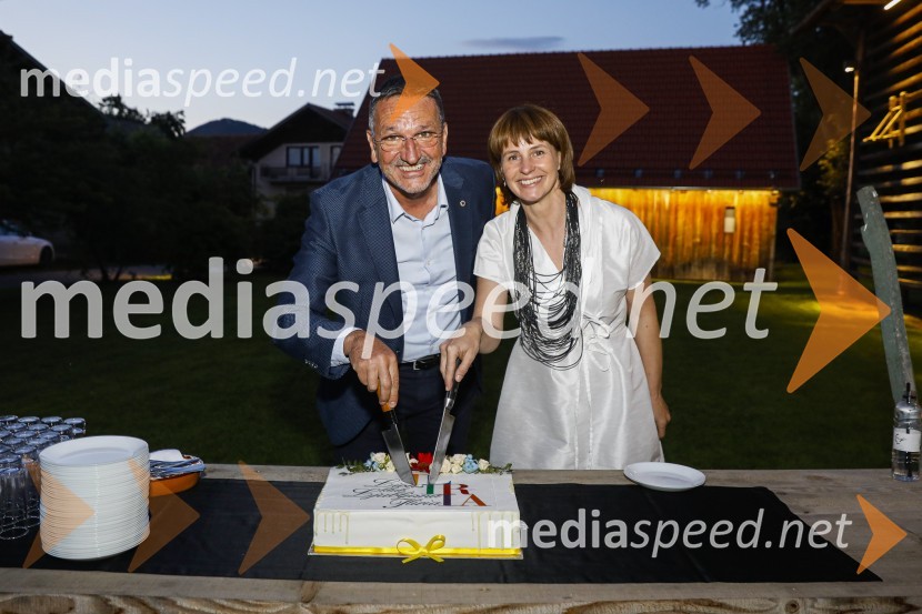 Razrez torte aktualnega predsednika in predsednice v lionističnem letu 2020/21Lions klub Ljubljana Iliria praznuje 20. obletnico delovanja