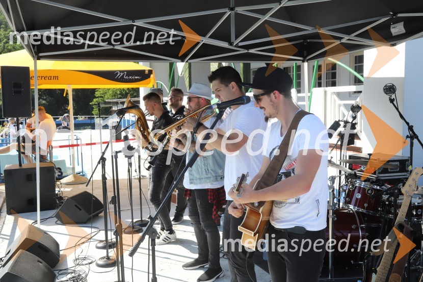 Poskočni muzikantiOtvoritev Mariborskega otoka in praznovanje 90 let