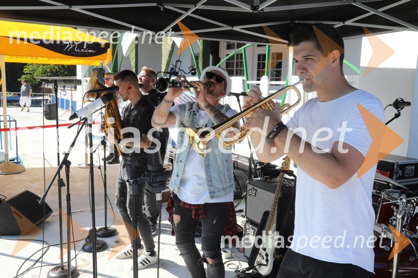 Poskočni muzikantiOtvoritev Mariborskega otoka in praznovanje 90 let