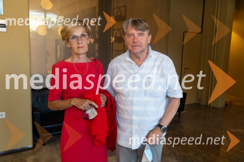  ... ;  Zvone Hribar, igralecKoščki svetlobe, premiera predstave v MGL