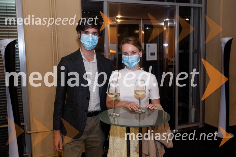  Luka Mesec, poslanec, koordinator Levice;  Manca G. Renko, zgodovinarka in publicistkaKoščki svetlobe, premiera predstave v MGL