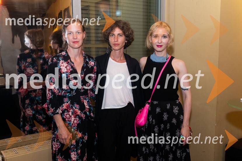  ... ;  ... ;  Eva Mahkovic, dramaturginjaKoščki svetlobe, premiera predstave v MGL