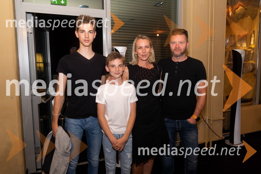 Koščki svetlobe, premiera predstave v MGL