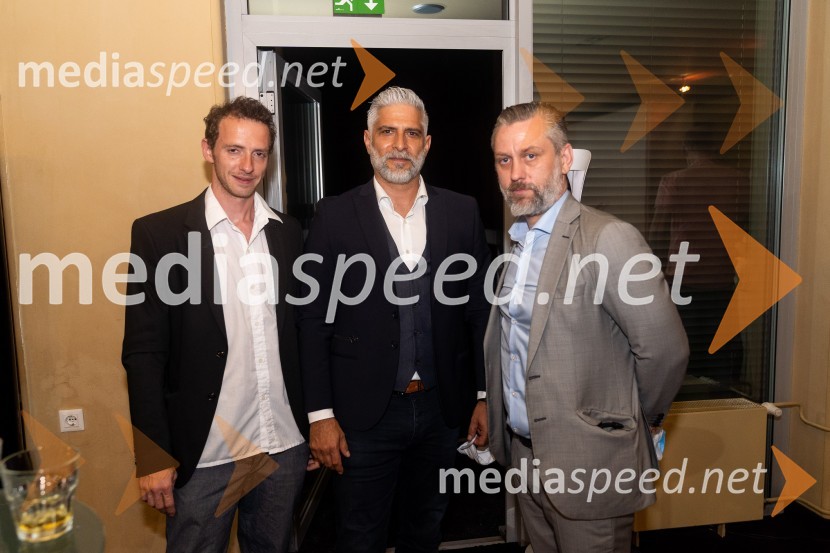  ... ;  Sebastian Cavazza, dramski in filmski igralec;  ... Koščki svetlobe, premiera predstave v MGL