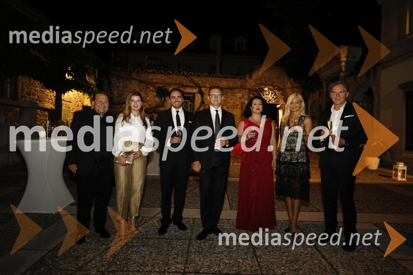  Darko  Brlek, direktor in umetniški vodja, Festival Ljubljana;  Janja Lamberger;  Rodrigo  Porras Garulo, operni pevec;  Egils  Silins, basbariton;   Monika Bohinec, mezzosopranistka; dr. Jerneja Kastelic, direktorica, Mercator nepremičnine; mag. David Kastelic, predsednik uprave, Zavarovalnica Sava, d.d.68. Ljubljana Festival, otvoritev