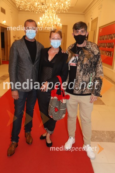  Danilo Rošker, direktor SNG Maribor;  Nataša Matjašec Rošker, igralka;  Leo Kulaš, kostumografLittle Creation, premiera baleta v SNG Maribor