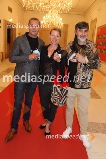 Danilo Rošker, direktor SNG Maribor;  Nataša Matjašec Rošker, igralka;  Leo Kulaš, kostumografLittle Creation, premiera baleta v SNG Maribor