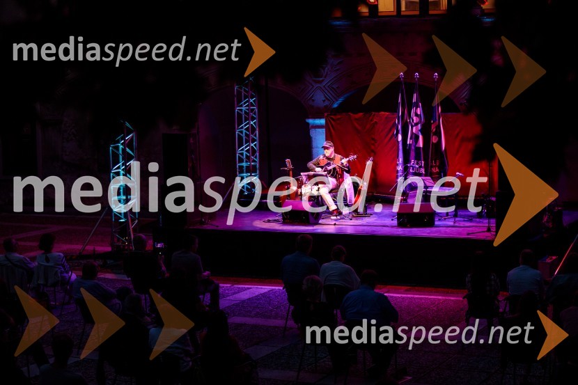  Tomaž Domicelj, glasbenikTomaž Domicelj, peta akustika na Ljubljana festivalu