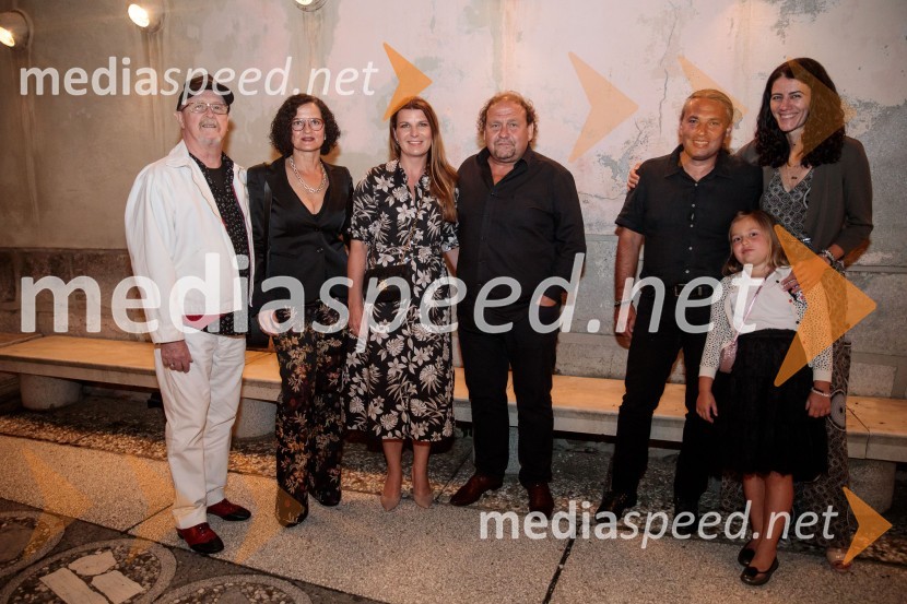  Tomaž Domicelj, glasbenik;   Irena Brunec - Tébi, kiparka in slikarka;  Janja Lamberger;  Darko  Brlek, direktor in umetniški vodja, Festival Ljubljana;  ... ;  ... ;  ... Tomaž Domicelj, peta akustika na Ljubljana festivalu