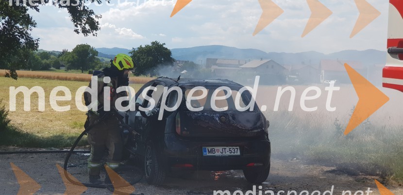 V Mariboru zagorelo osebno vozilo