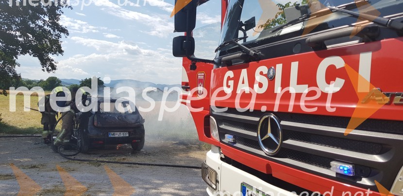 V Mariboru zagorelo osebno vozilo